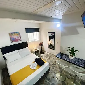 https://apartaestudio-moderno-amplio-y-confortable-excelente.colombiamedellinhotels.com